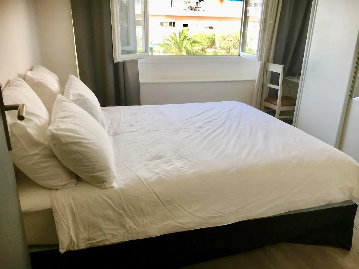 Charmant 2 Pieces A 50 M De La Mer Cros-de-Cagnes 0*,  France